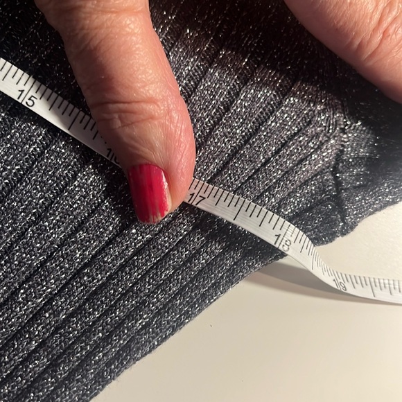 EUC INC Glittering Grey Turtleneck Sweater Sz M - Picture 9 of 10